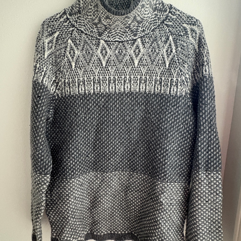Gray Patterned Woolrich Wool Sweater - image 1
